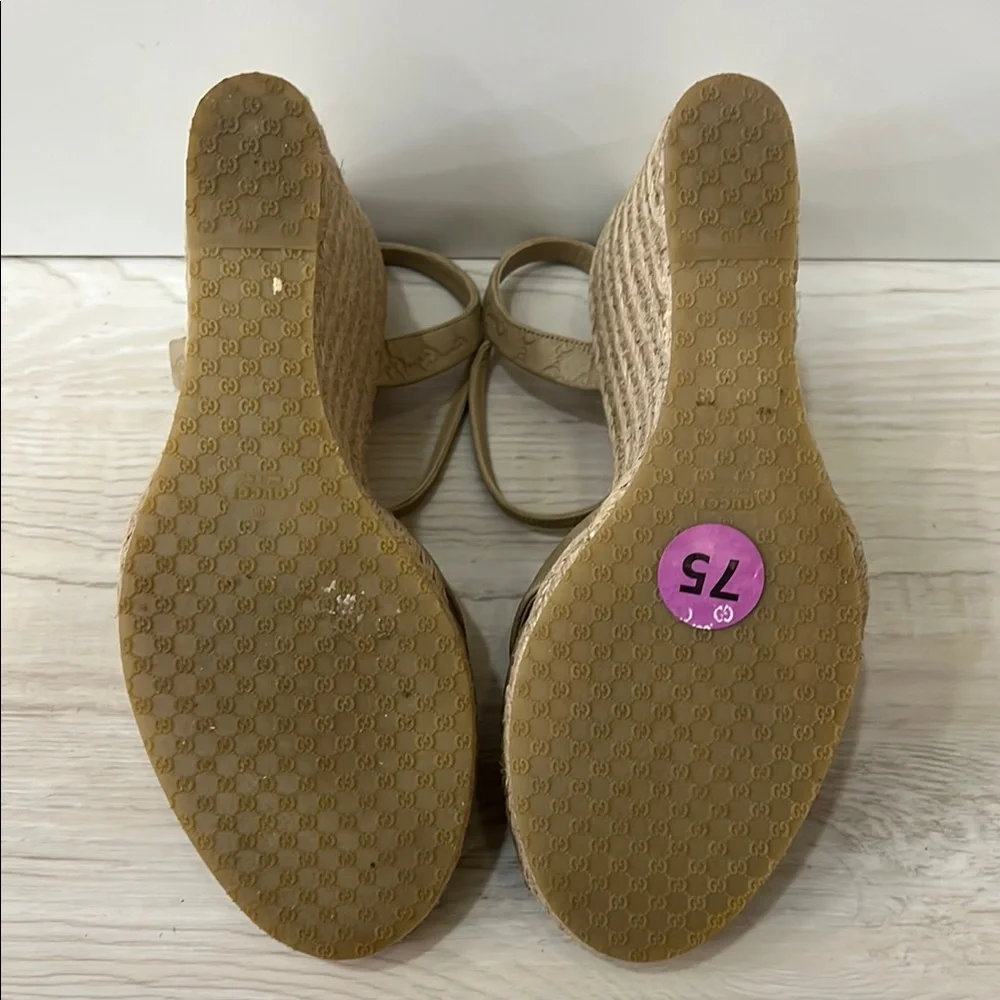 Gucci Tan Wedges with Elegant Design - Picture 7 of 7